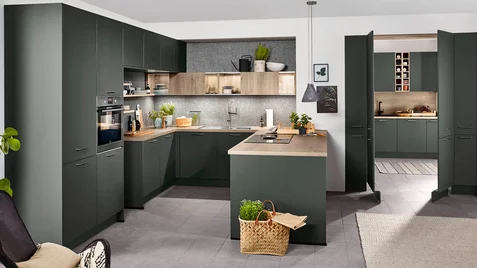 Vert minéral & chêne, cuisine en U